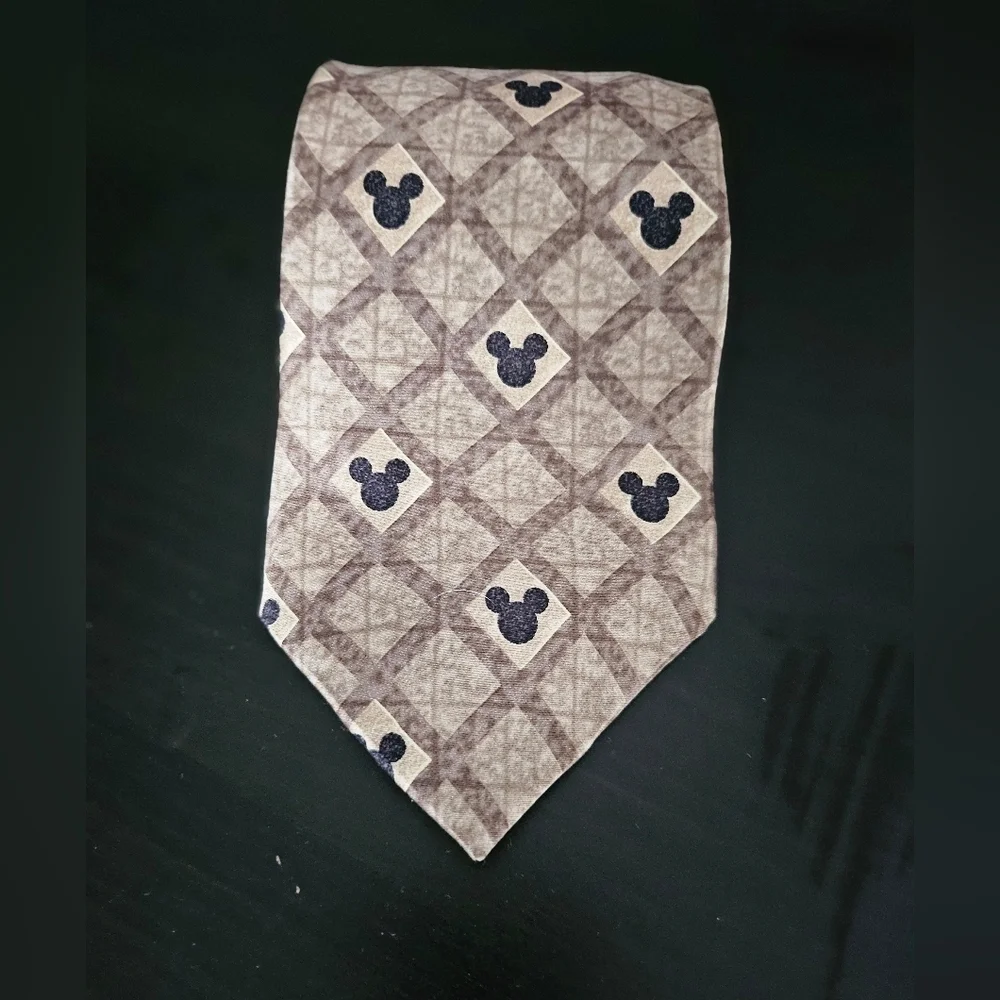 Walt Disney Muckey Mouse Men's Brown Silk Geometric Necktie.